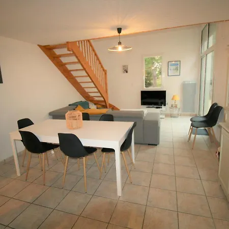 Charmante Maisonnette A Longeville-sur-mer, Proche Plage, 2 Ch, Terrasse, Parking, Velos Bienvenus - Fr-1-22-311