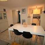 Hébergement de vacances Charmante Maisonnette à Longeville-sur-mer, Proche Plage, 2 Ch, Terrasse, Parking, Vélos Bienvenus - Fr-1-22-311 *