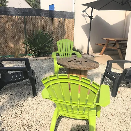 Charmante Maisonnette A Longeville-sur-mer, Proche Plage, 2 Ch, Terrasse, Parking, Velos Bienvenus - Fr-1-22-311 Ferienhaus *